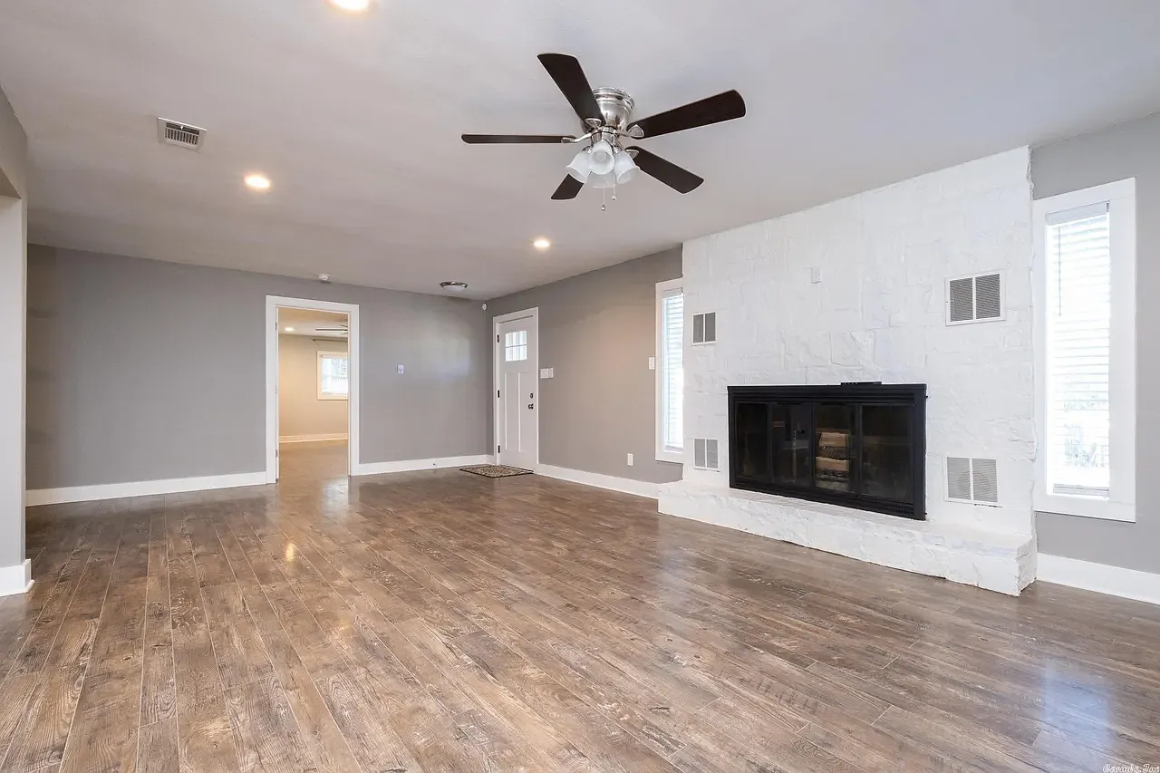 3 bed, 2.5 bath, 1902 sqft, $2,500 — Photo 3