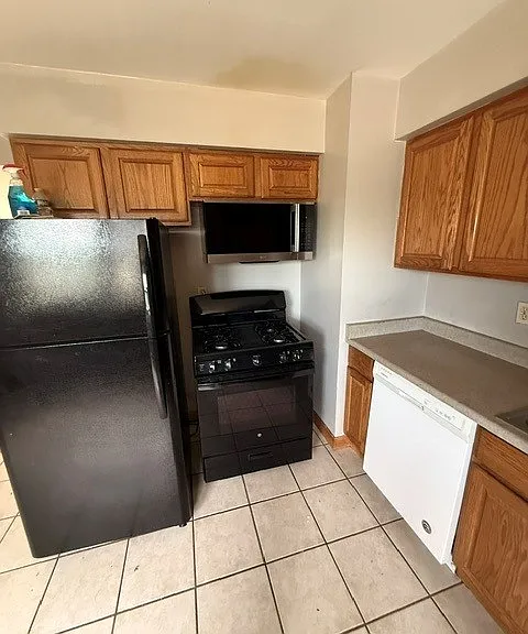 2126 Ludington Ave — Photo 7
