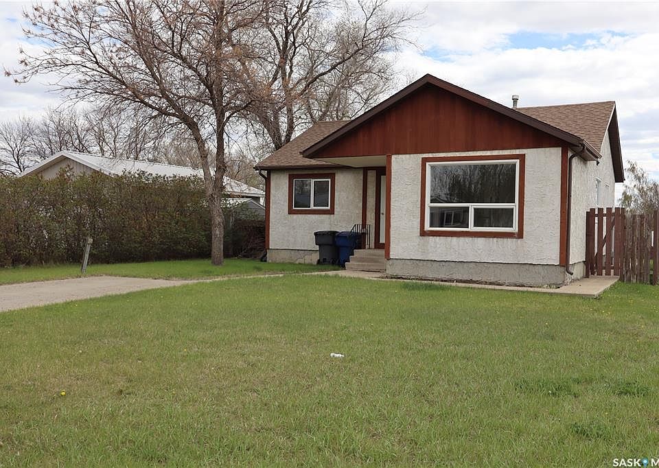 1st image of 225 Westview DRIVE N