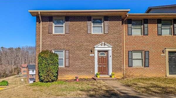 1st image of 310 Lyndale Ct