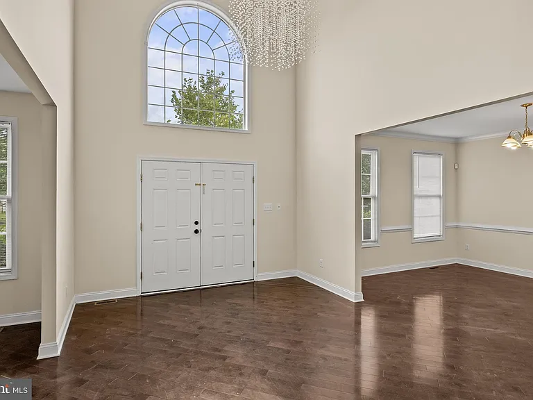 209 Peony Ln — Photo 5