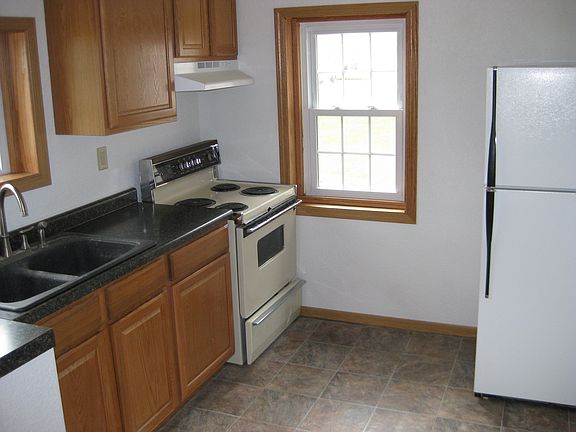4th image of 408 10th St SE