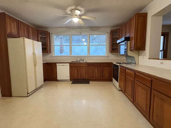 173 Leesville Road - Blue Pod, 173 Leesville Rd #B, Moodus, CT 06469