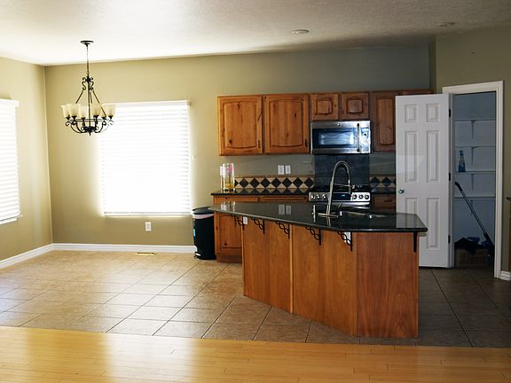5th image of 1962 W Woodview Dr