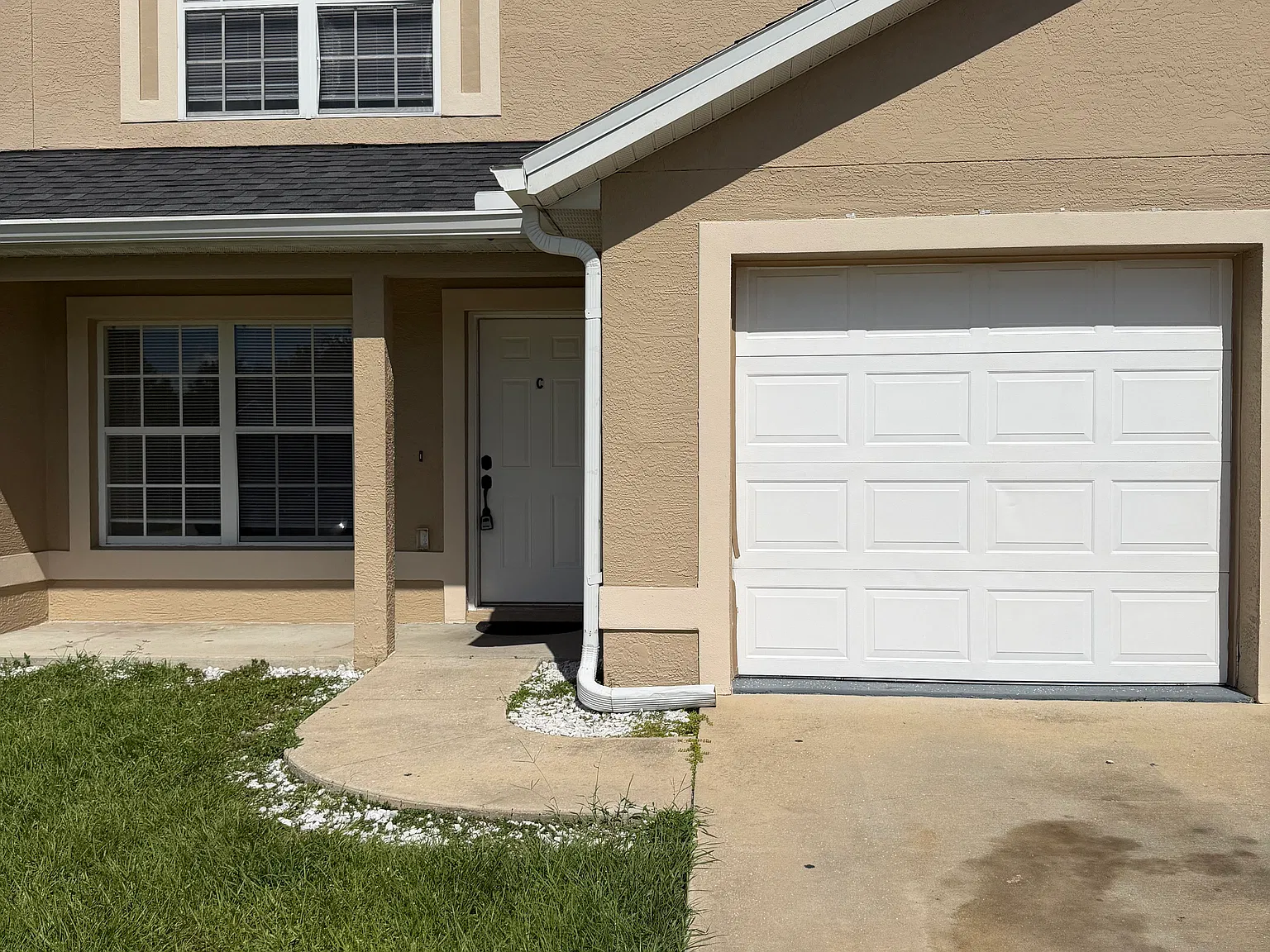 3 bed, 2.5 bath, 1500 sqft, $2,100 — Photo 1