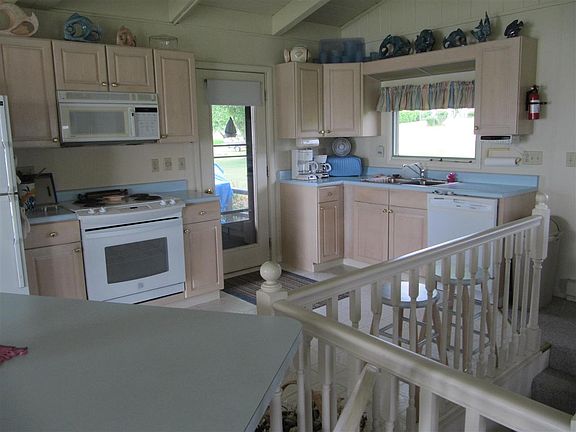4th image of 194 River Dr