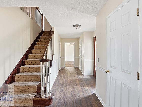 2nd image of 828 Jacks Hill Rd