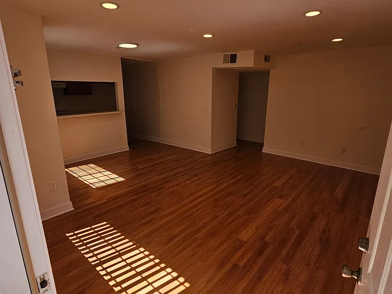 215 E Maple St #104 — Photo 3