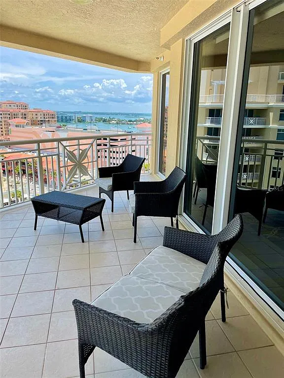 2 bed, 2.0 bath, 1675 sqft, $6,500 — Photo 3