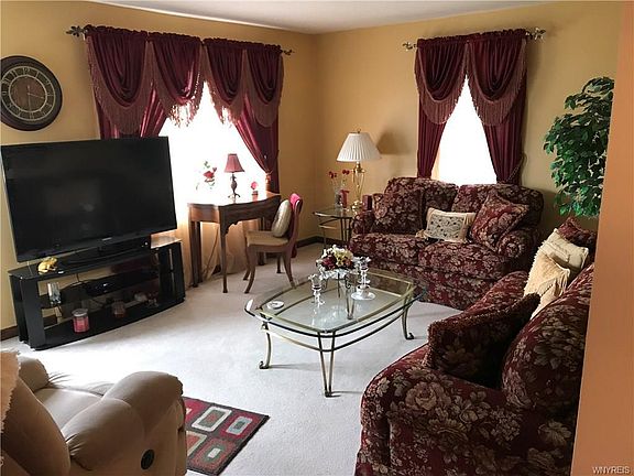 4th image of 216 Claremont Ave
