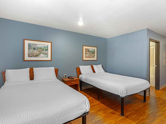 Studio Suite - 2 Full Beds