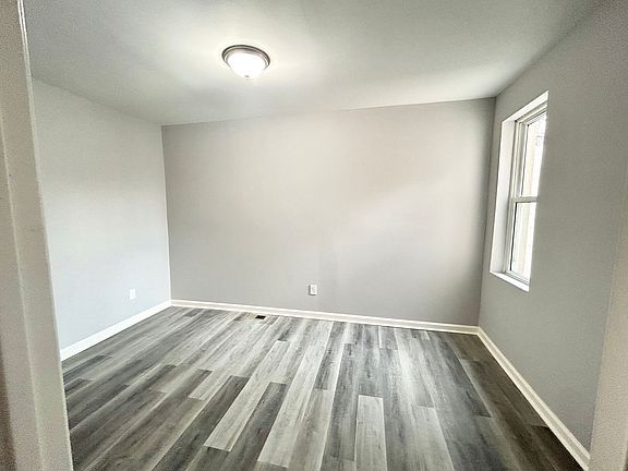 3rd image of 1342 S Lindenwood St #V