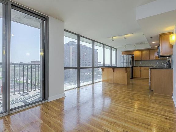 2nd image of 600 E Admiral Blvd #904
