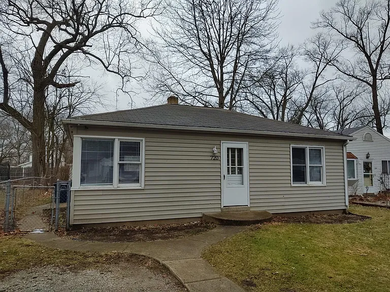 720 Gladys St — Photo 1