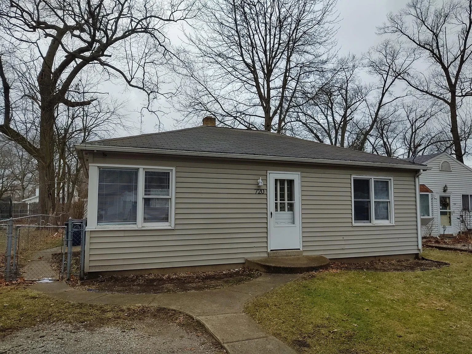 720 Gladys St photo 1