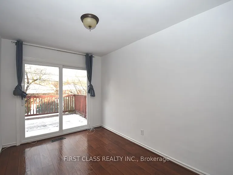 87 Vauxhall Dr — Photo 8