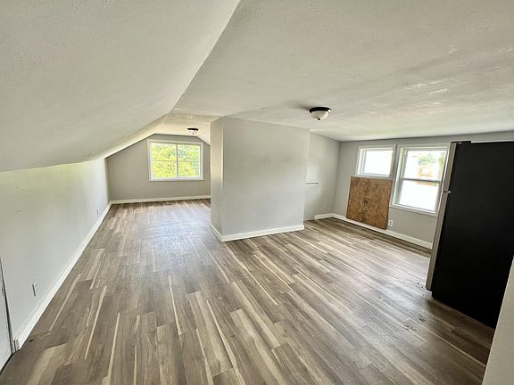 5th image of 109 E 3rd St #A