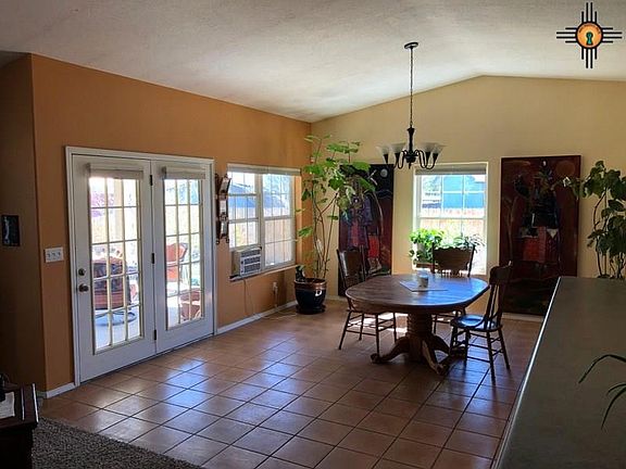 4th image of 494 Vegas Dr