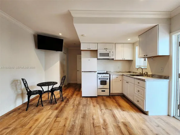 320 New York St #1, Hollywood, FL 33019