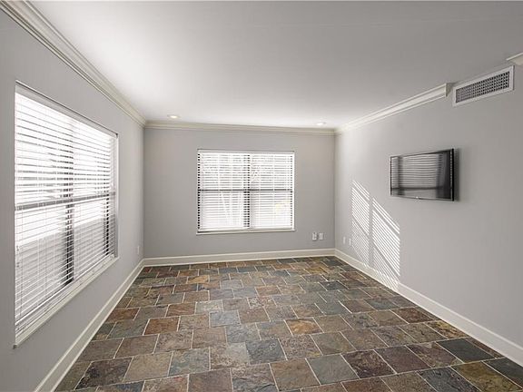 4th image of 920 Washington St APT 206