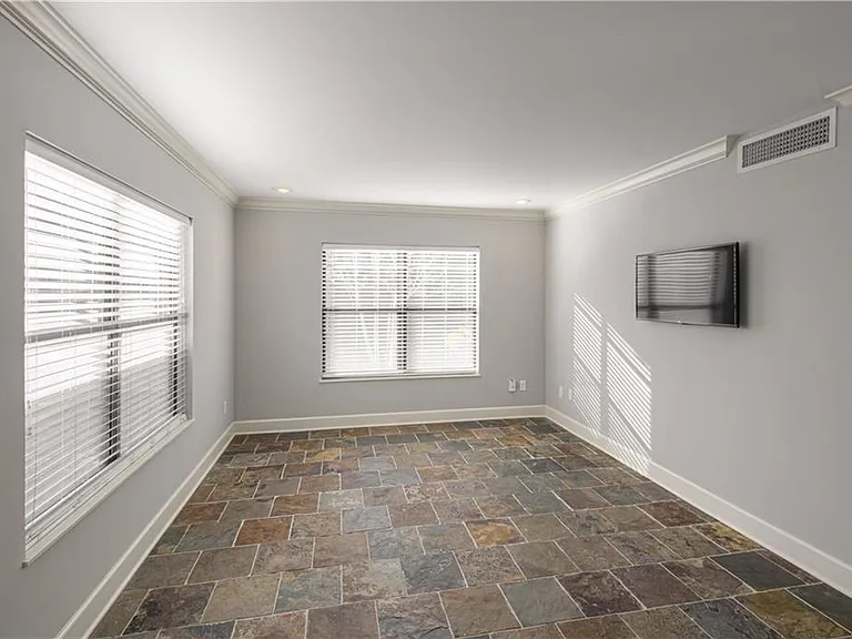 920 Washington St #206 — Photo 4