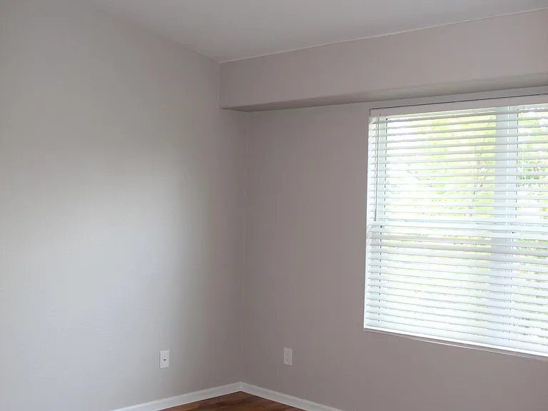Oakcrest Cir — Photo 13