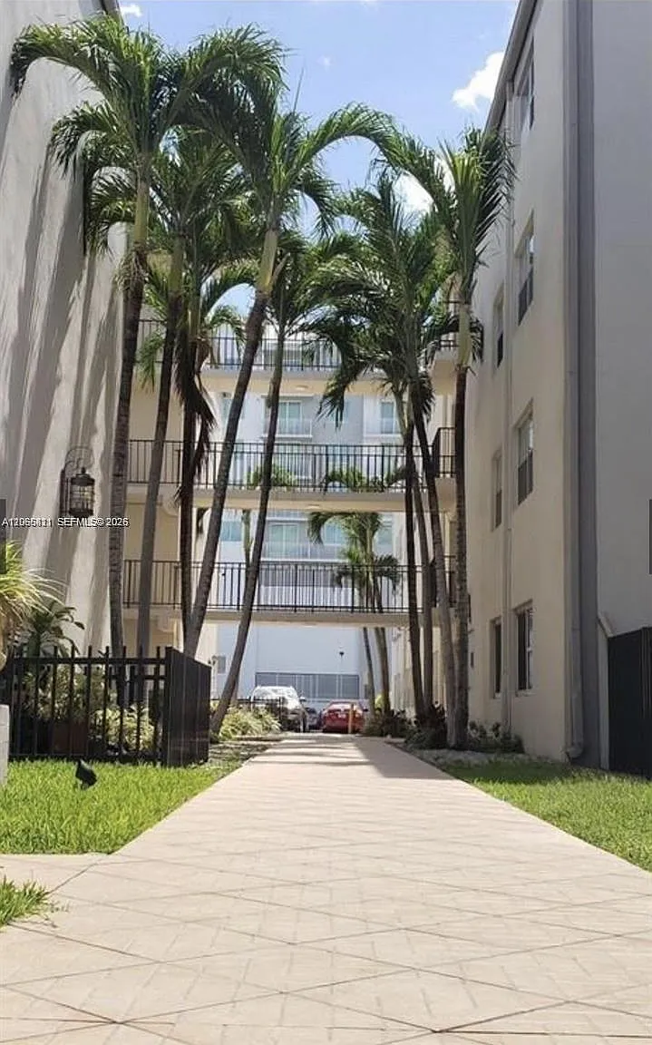 El Lago Condo — Photo 2