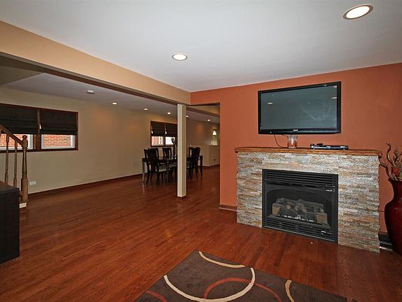 4th image of 6233 W Belle Plaine Ave