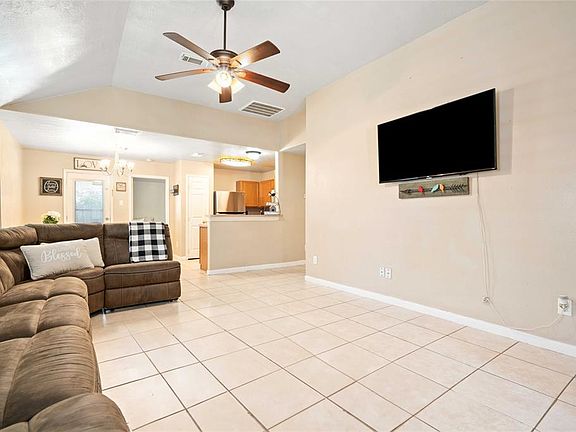 4th image of 719 Hollandbridge Lane