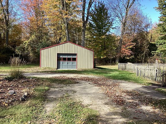3rd image of 3939 N Meridian Rd