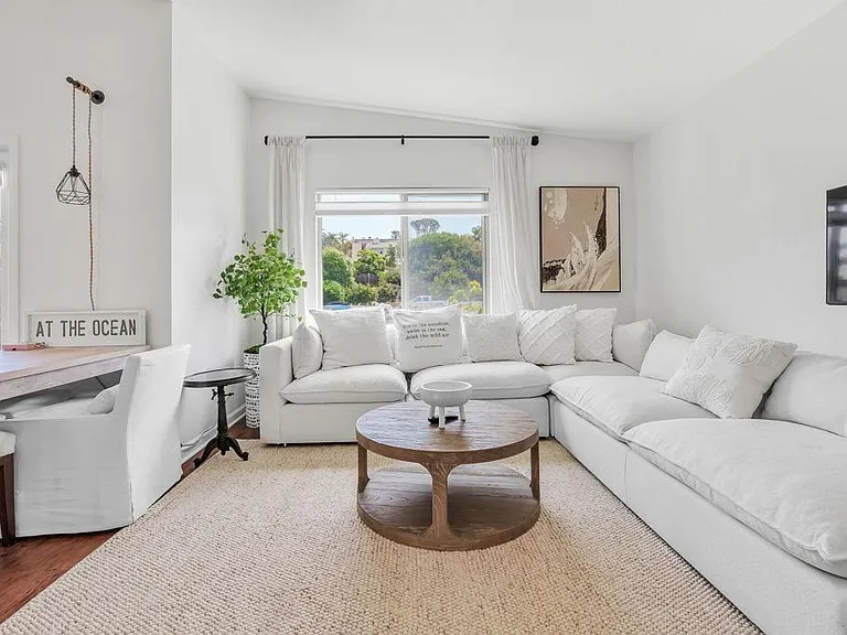 687 S Coast Hwy #101-302 — Photo 4