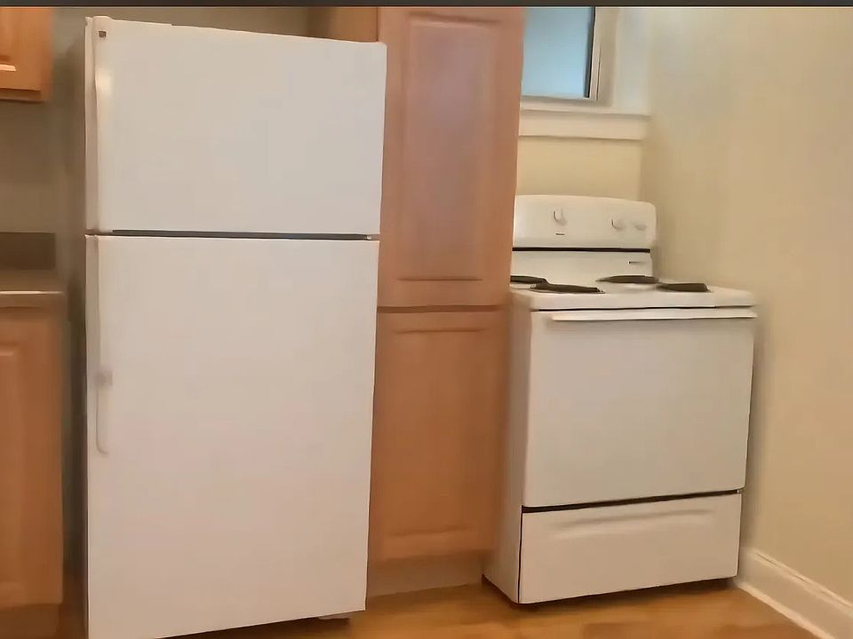 1st image of 1264 W Montrose Ave APT 3
