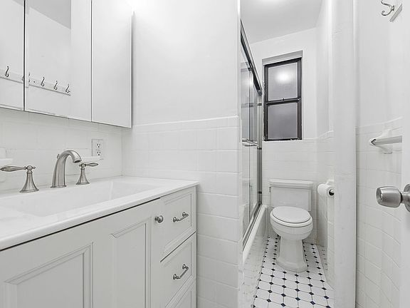 3rd image of 225 E 79th St #5CD