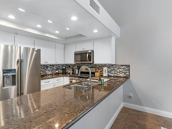 3rd image of 2164 Canyon Dr APT L