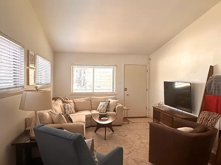 7705 Illinois St — Photo 5