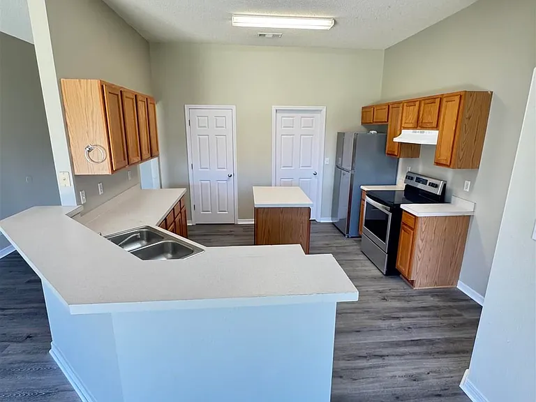 537 Batten Blvd — Photo 4