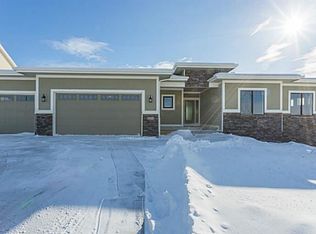9494 Winterberry Dr, West Des Moines, IA 50266