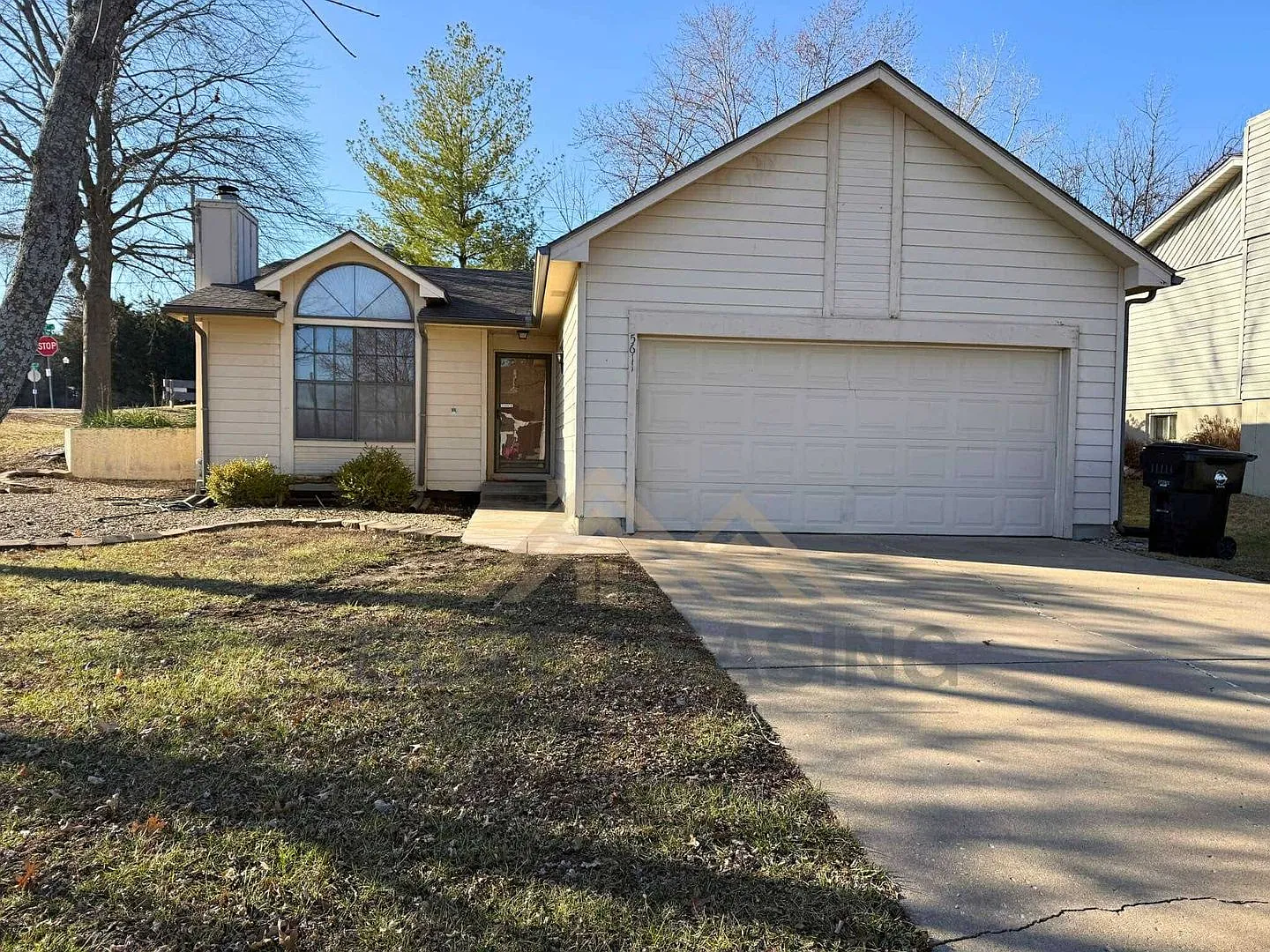 5611 SW 36th Terr - Ready for you! — Photo 1