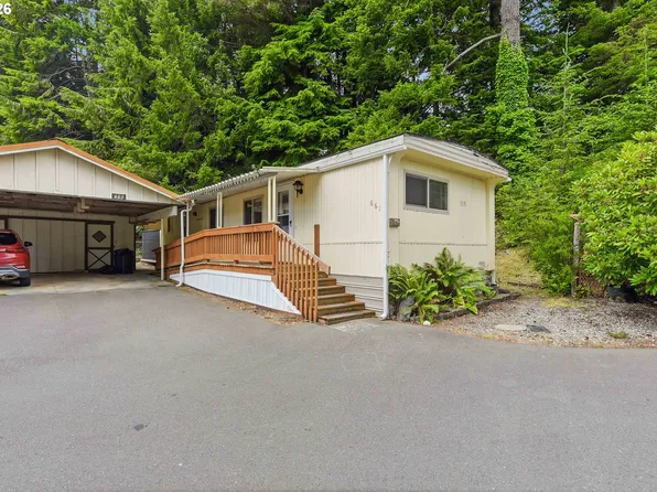 661 Village Pines Dr, Coos Bay, OR 97420