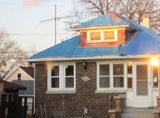 906 Wilcox St, Joliet, IL 60435