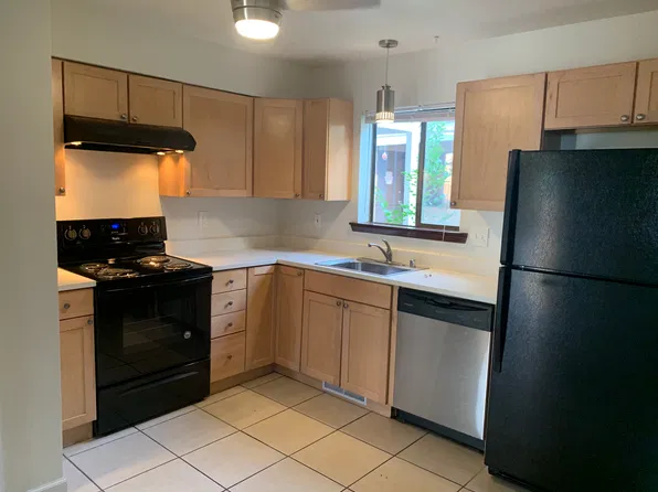 1402 Maclovia St APT G, Santa Fe, NM 87505