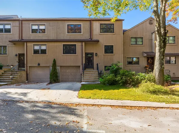 35 High Oaks Court #35, Huntington, NY 11743