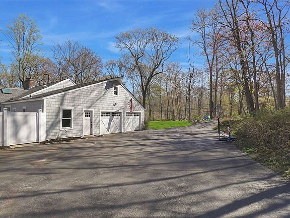 2nd image of 4 Valleywood Ct W