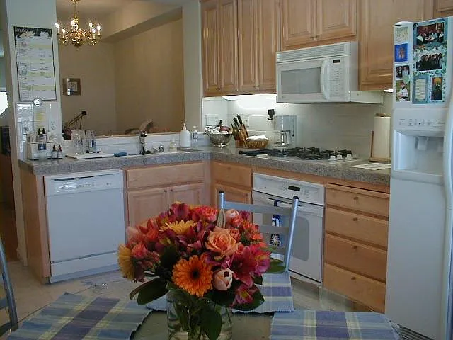 1109 Yates Way — Photo 2