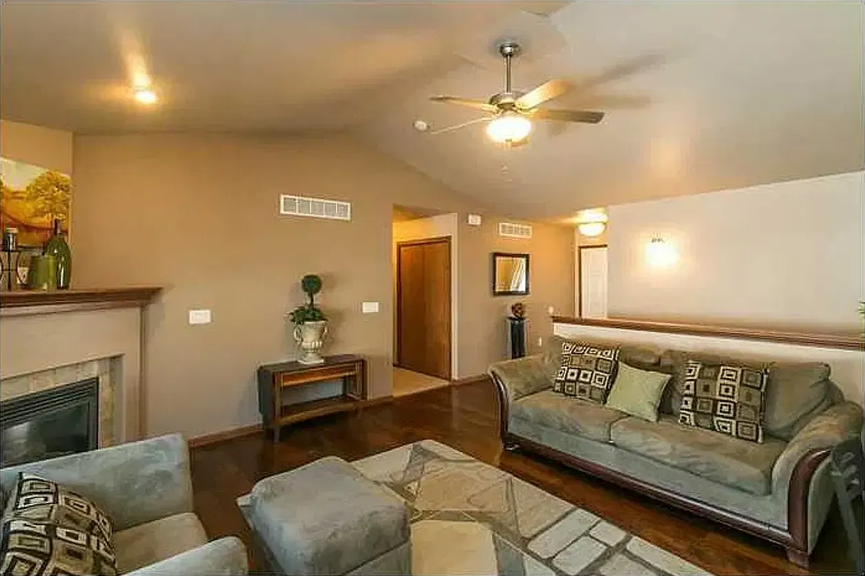 $2,500 | 5 Bedrooms 2 Bath | Deck | Finished basement | Fenced Yard — Photo 4