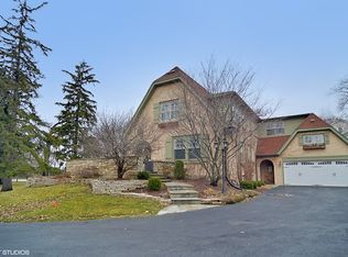 610 Ringling Rd, Crystal Lake, IL 60014