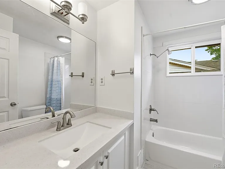 1275 W 4th Ave — Photo 25