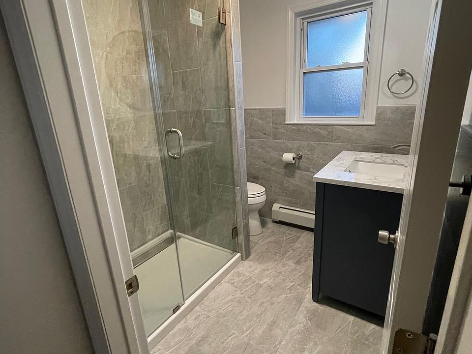 Photo of Similar Unit - Current Unit will have brand new bathroom