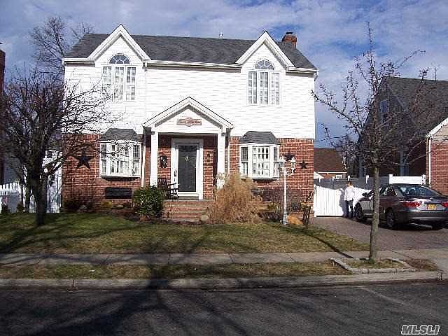 1st image of 996 Oaks Dr
