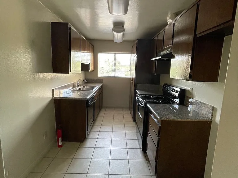 718 N Monterey St — Photo 26